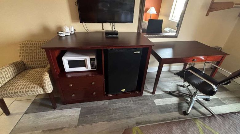 <b>Super 8 Pontoon Beach IL/St. Louis MO Room</b>. Images powered by <a href="https://iceportal.shijigroup.com/" title="IcePortal" target="_blank">IcePortal</a>.