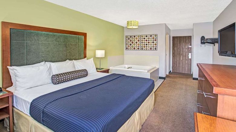 <b>Days Inn Great Lakes/N. Chicago Suite</b>. Images powered by <a href="https://iceportal.shijigroup.com/" title="IcePortal" target="_blank">IcePortal</a>.