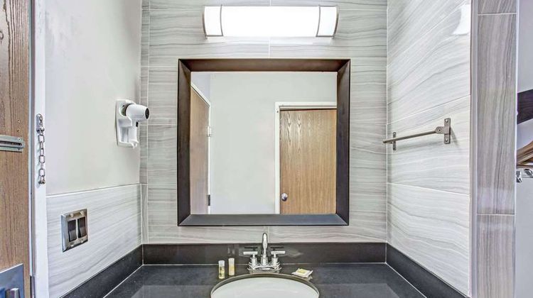 Days Inn Great Lakes/N. Chicago Room