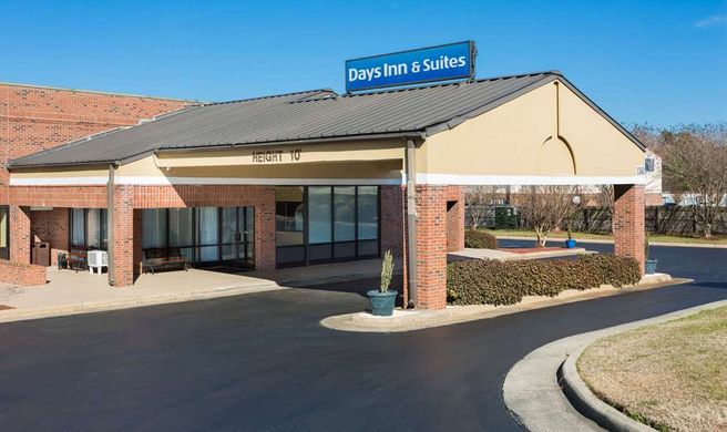 Days Inn & Suites Rocky Mount Exterior