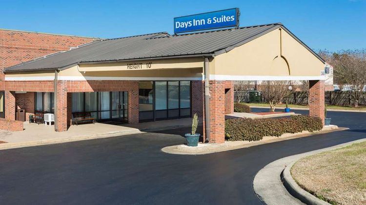 Days Inn & Suites Rocky Mount Exterior