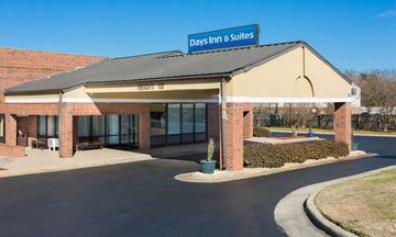 Days Inn & Suites Rocky Mount