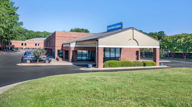 Days Inn & Suites Rocky Mount Exterior