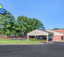 Days Inn & Suites Rocky Mount Exterior