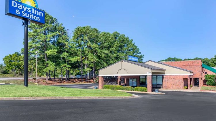 Days Inn & Suites Rocky Mount Exterior
