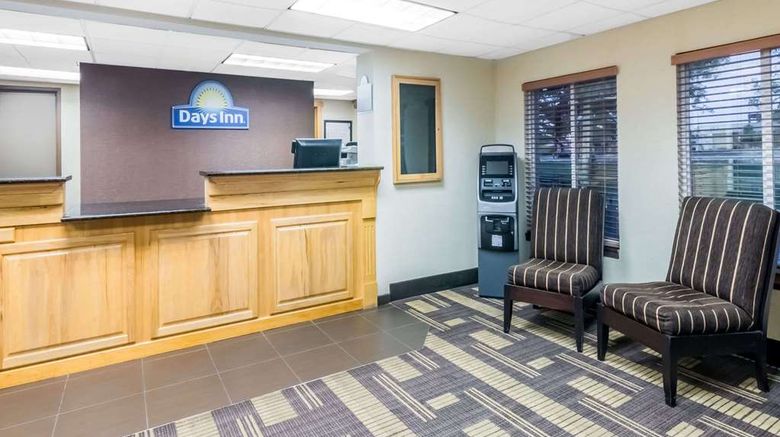 <b>Days Inn Bismark Lobby</b>. Images powered by <a href="https://iceportal.shijigroup.com/" title="IcePortal" target="_blank">IcePortal</a>.