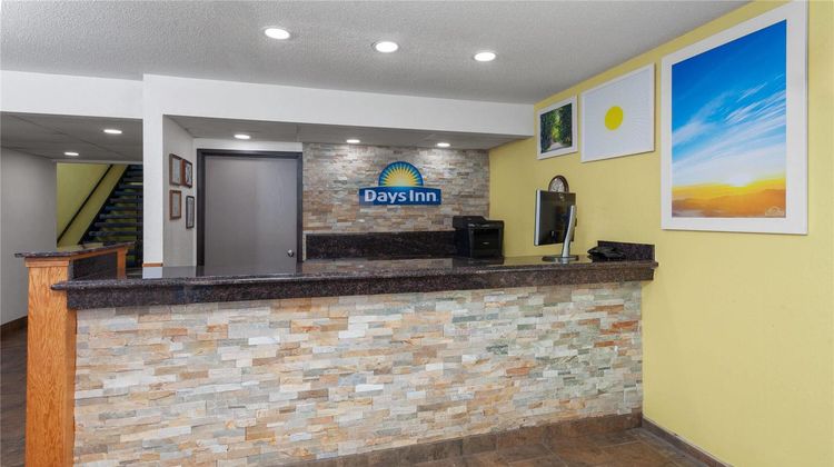 Days Inn Mason City Lobby