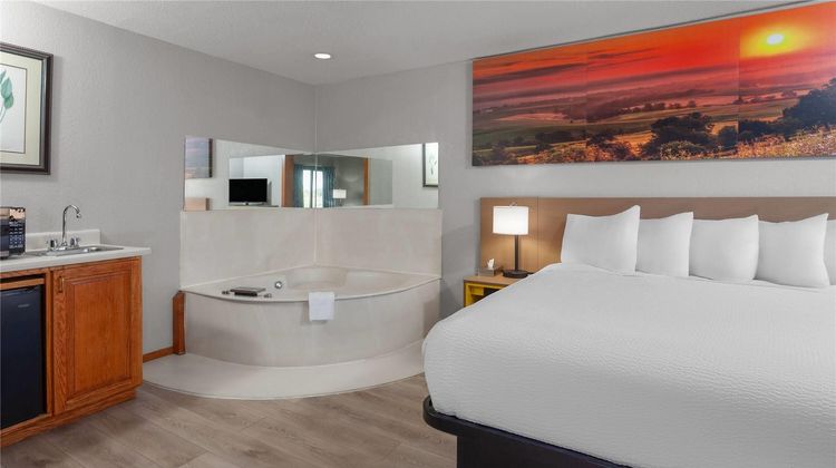 Days Inn Mason City Suite