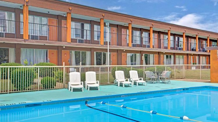 Days Inn Benson Pool