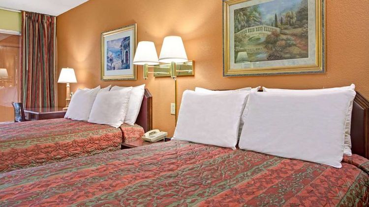 Days Inn Benson Room