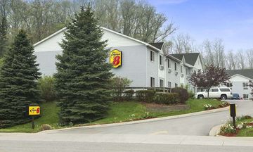 Super 8 Manistee