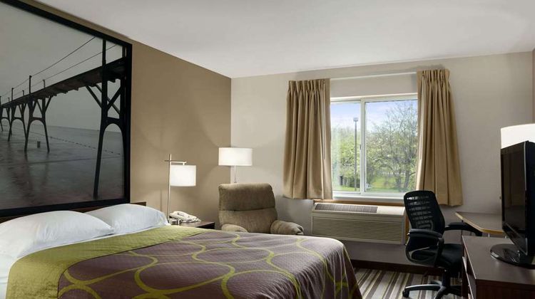 Super 8 Manistee Room