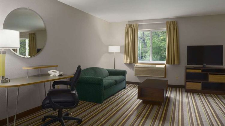 Super 8 Manistee Suite