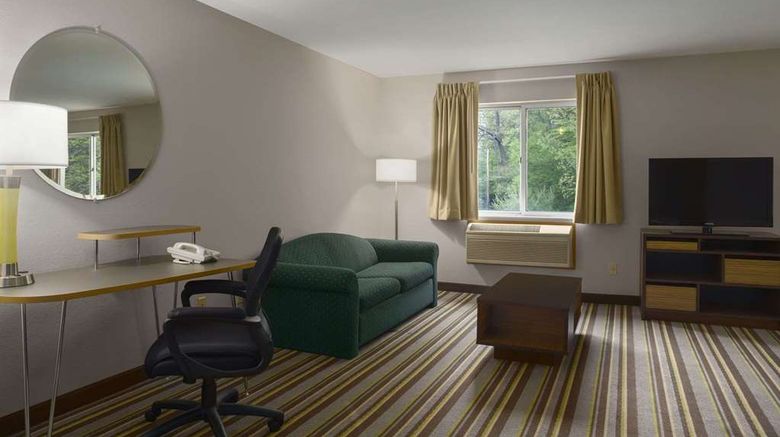<b>Super 8 Manistee Suite</b>. Images powered by <a href="https://iceportal.shijigroup.com/" title="IcePortal" target="_blank">IcePortal</a>.