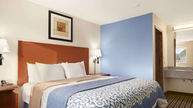 <b>Days Inn Champaign/Urbana Suite</b>. Images powered by <a href="https://iceportal.shijigroup.com/" title="IcePortal" target="_blank">IcePortal</a>.