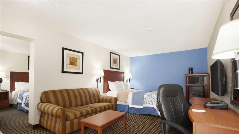 <b>Days Inn Champaign/Urbana Suite</b>. Images powered by <a href="https://iceportal.shijigroup.com/" title="IcePortal" target="_blank">IcePortal</a>.
