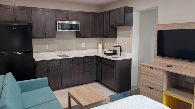 <b>Days Inn Champaign/Urbana Room</b>. Images powered by <a href="https://iceportal.shijigroup.com/" title="IcePortal" target="_blank">IcePortal</a>.