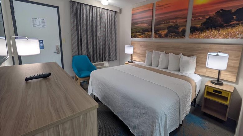<b>Days Inn Champaign/Urbana Room</b>. Images powered by <a href="https://iceportal.shijigroup.com/" title="IcePortal" target="_blank">IcePortal</a>.