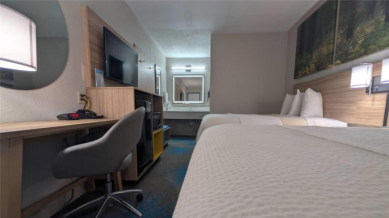 <b>Days Inn Champaign/Urbana Room</b>. Images powered by <a href="https://iceportal.shijigroup.com/" title="IcePortal" target="_blank">IcePortal</a>.