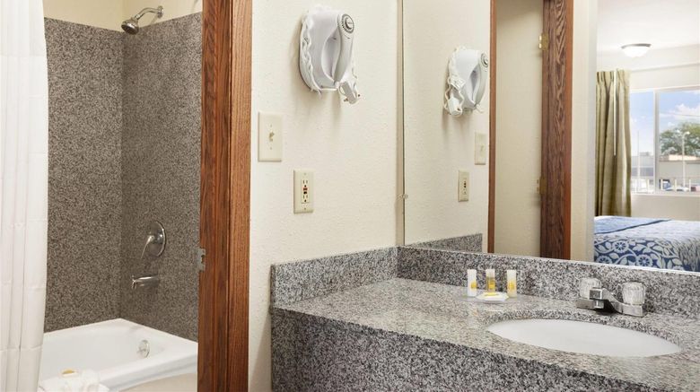 <b>Days Inn Champaign/Urbana Room</b>. Images powered by <a href="https://iceportal.shijigroup.com/" title="IcePortal" target="_blank">IcePortal</a>.