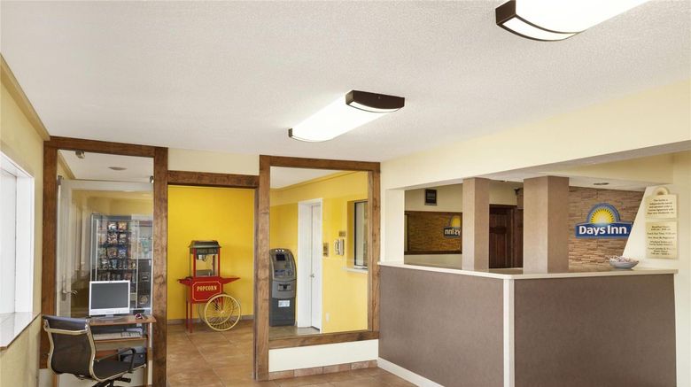 <b>Days Inn Champaign/Urbana Lobby</b>. Images powered by <a href="https://iceportal.shijigroup.com/" title="IcePortal" target="_blank">IcePortal</a>.