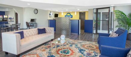 Days Inn Clinton-Presbyterian College Lobby