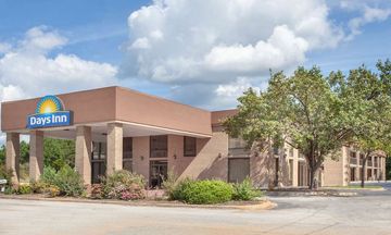 Days Inn Clinton-Presbyterian College
