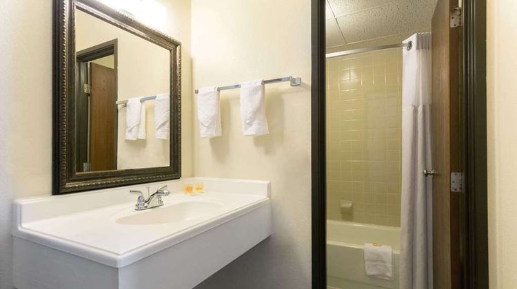 Days Inn by Wyndham, Fort Collins Room
