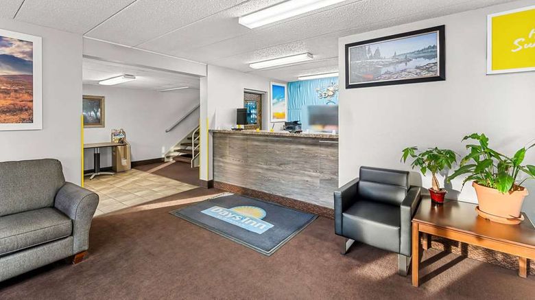 <b>Days Inn Sioux Falls Lobby</b>. Images powered by <a href="https://iceportal.shijigroup.com/" title="IcePortal" target="_blank">IcePortal</a>.