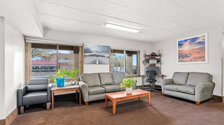 <b>Days Inn Sioux Falls Lobby</b>. Images powered by <a href="https://iceportal.shijigroup.com/" title="IcePortal" target="_blank">IcePortal</a>.