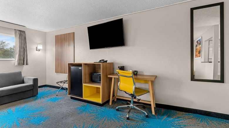 <b>Days Inn Sioux Falls Suite</b>. Images powered by <a href="https://iceportal.shijigroup.com/" title="IcePortal" target="_blank">IcePortal</a>.
