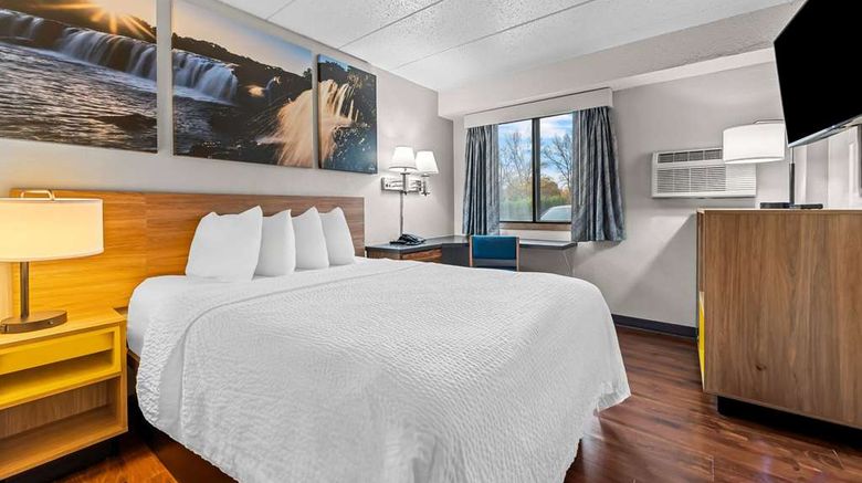 <b>Days Inn Sioux Falls Room</b>. Images powered by <a href="https://iceportal.shijigroup.com/" title="IcePortal" target="_blank">IcePortal</a>.