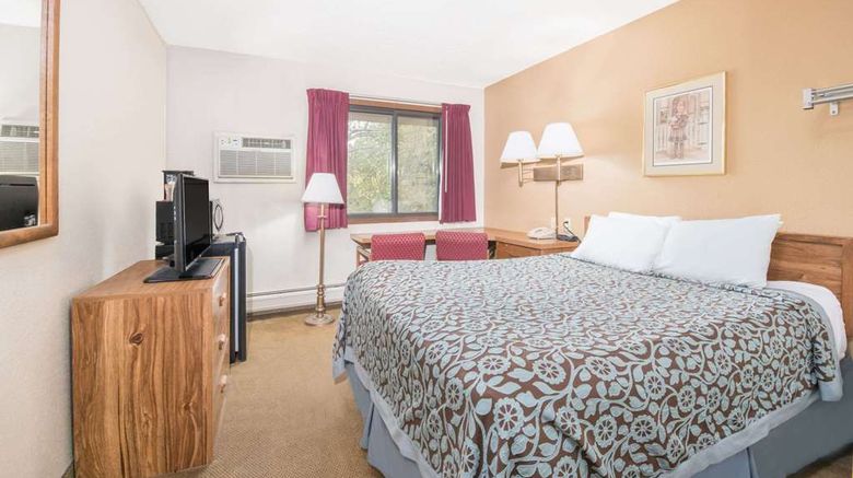 <b>Days Inn Sioux Falls Airport Room</b>. Images powered by <a href="https://iceportal.shijigroup.com/" title="IcePortal" target="_blank">IcePortal</a>.