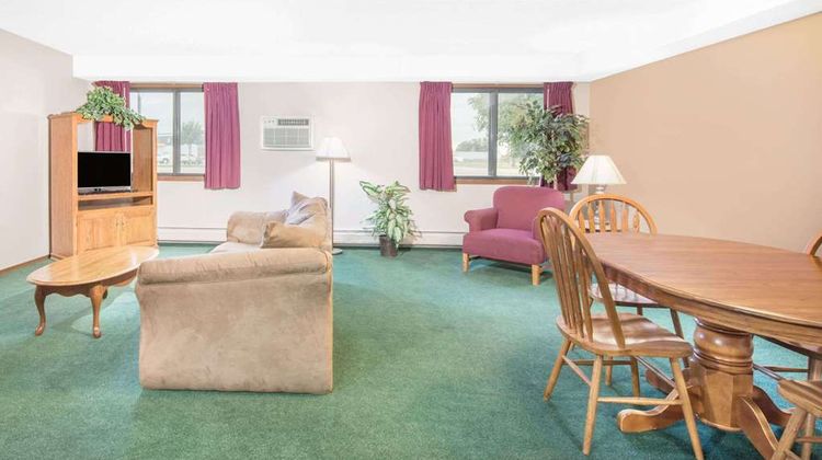 Days Inn Sioux Falls Airport Suite