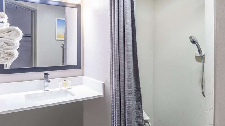 <b>Days Inn Sioux Falls Airport Room</b>. Images powered by <a href="https://iceportal.shijigroup.com/" title="IcePortal" target="_blank">IcePortal</a>.