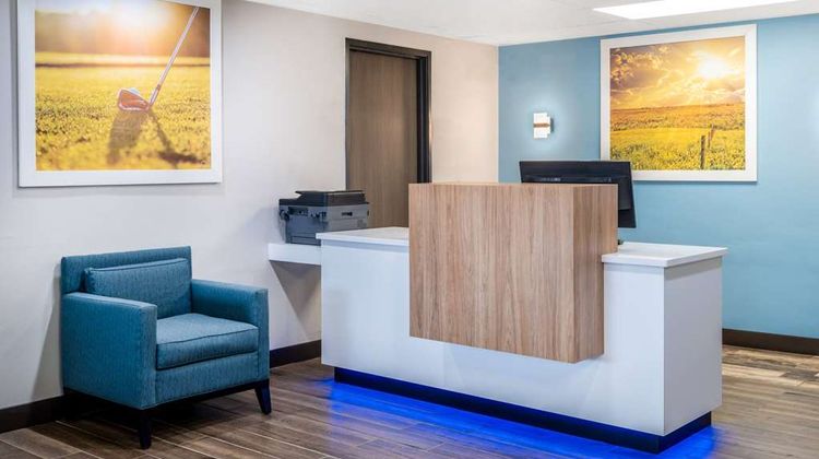 Days Inn Sioux Falls Airport Lobby