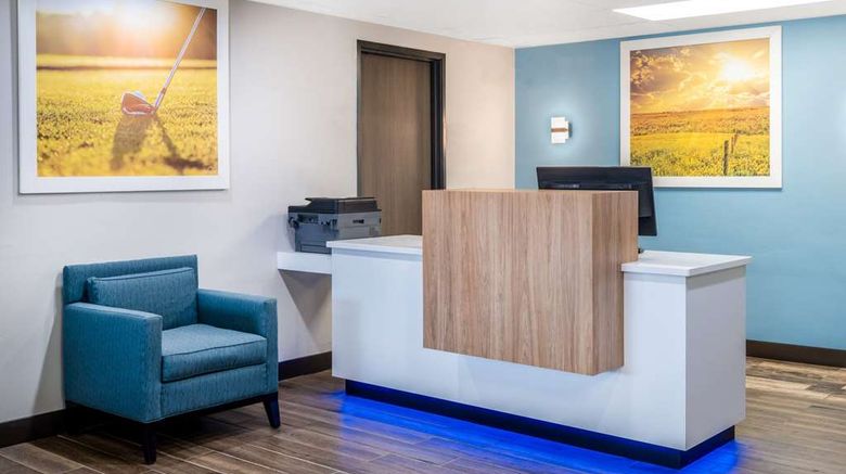 <b>Days Inn Sioux Falls Airport Lobby</b>. Images powered by <a href="https://iceportal.shijigroup.com/" title="IcePortal" target="_blank">IcePortal</a>.
