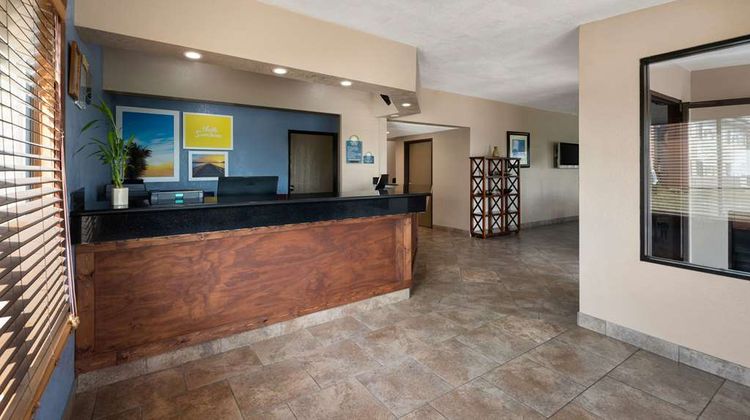 Days Inn Newton Lobby