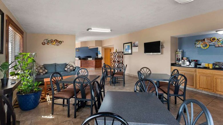 <b>Days Inn Newton Restaurant</b>. Images powered by <a href="https://iceportal.shijigroup.com/" title="IcePortal" target="_blank">IcePortal</a>.