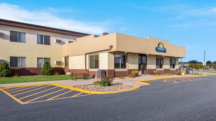 Days Inn Newton Exterior