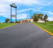 Days Inn Newton Exterior