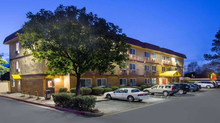 Super 8 Chico Exterior