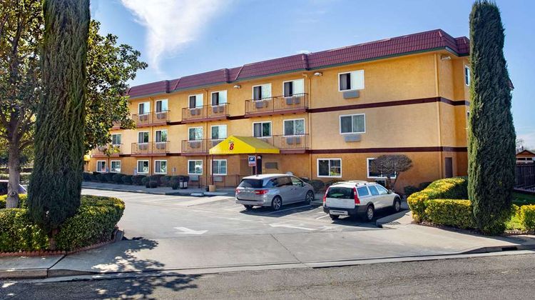 Super 8 Chico Exterior
