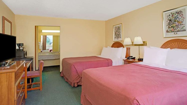Days Inn Alexandria South Room