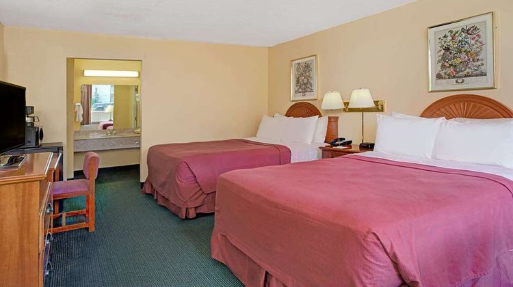 Days Inn Alexandria South Room