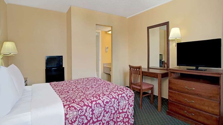 Days Inn Alexandria South Room