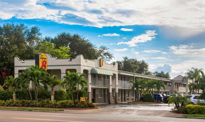Super 8 Bradenton Sarasota Area Exterior