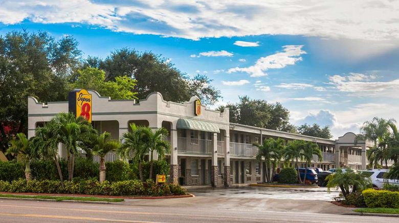 Super 8 Bradenton Sarasota Area Exterior. Images powered by <a href="https://iceportal.shijigroup.com" target="_blank" rel="noopener">Ice Portal</a>.