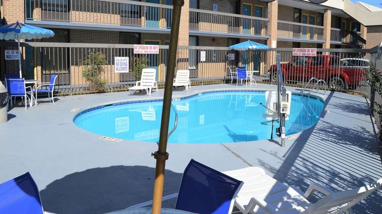 Days Inn Easley Clemson Area Pool