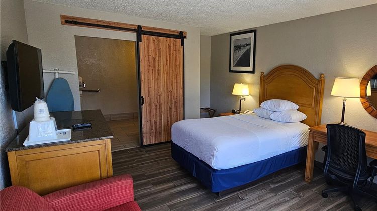 Days Inn by Wyndham Orlando Downtown Room